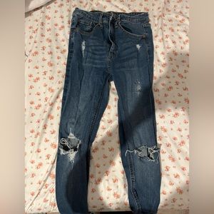 Cute ripped skinny jeans